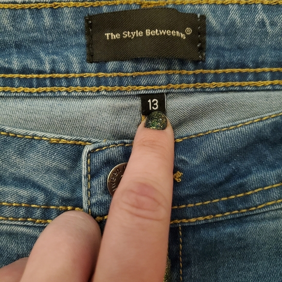 The style between us, rose embroidered Jeans, size 13 - Picture 4 of 4